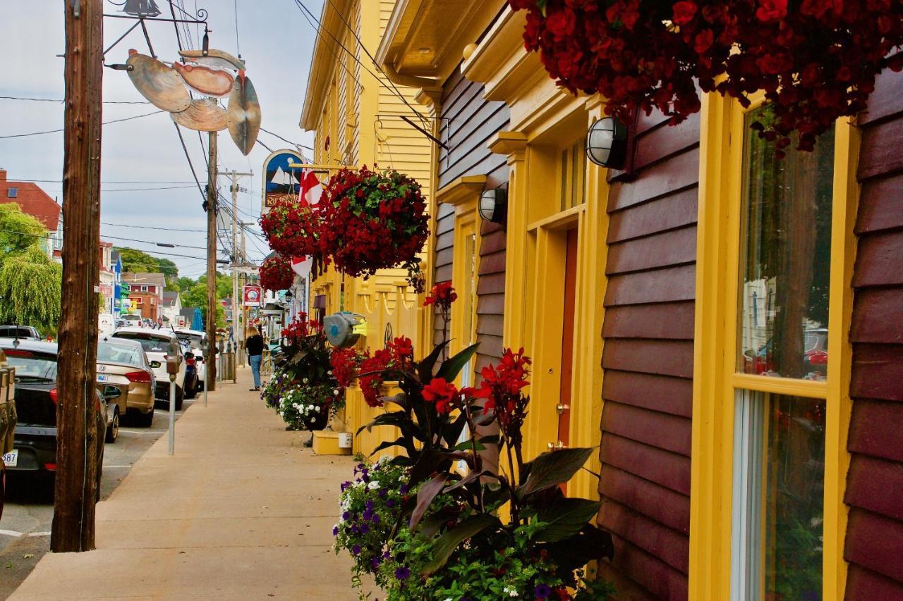 Inn Runner Lunenburg