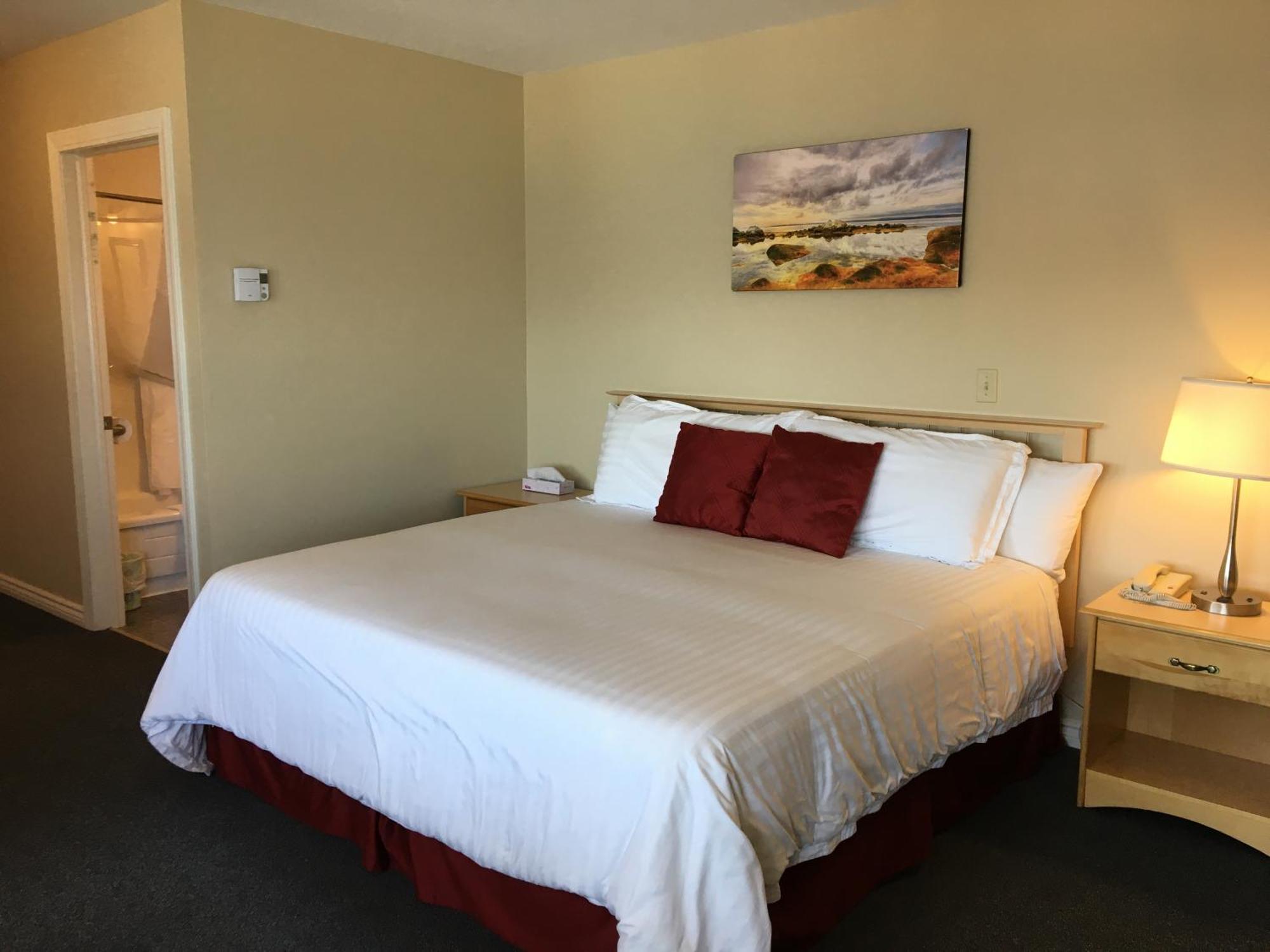 Inn Runner Lunenburg