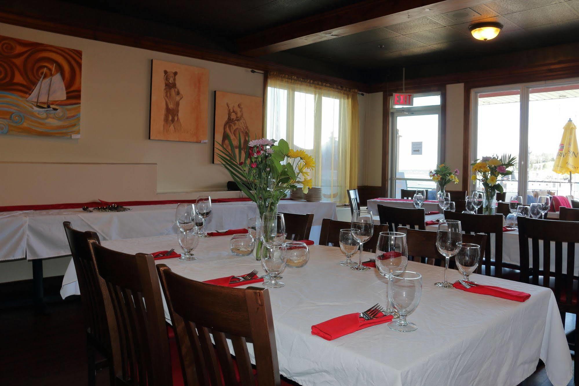 Inn Runner Lunenburg